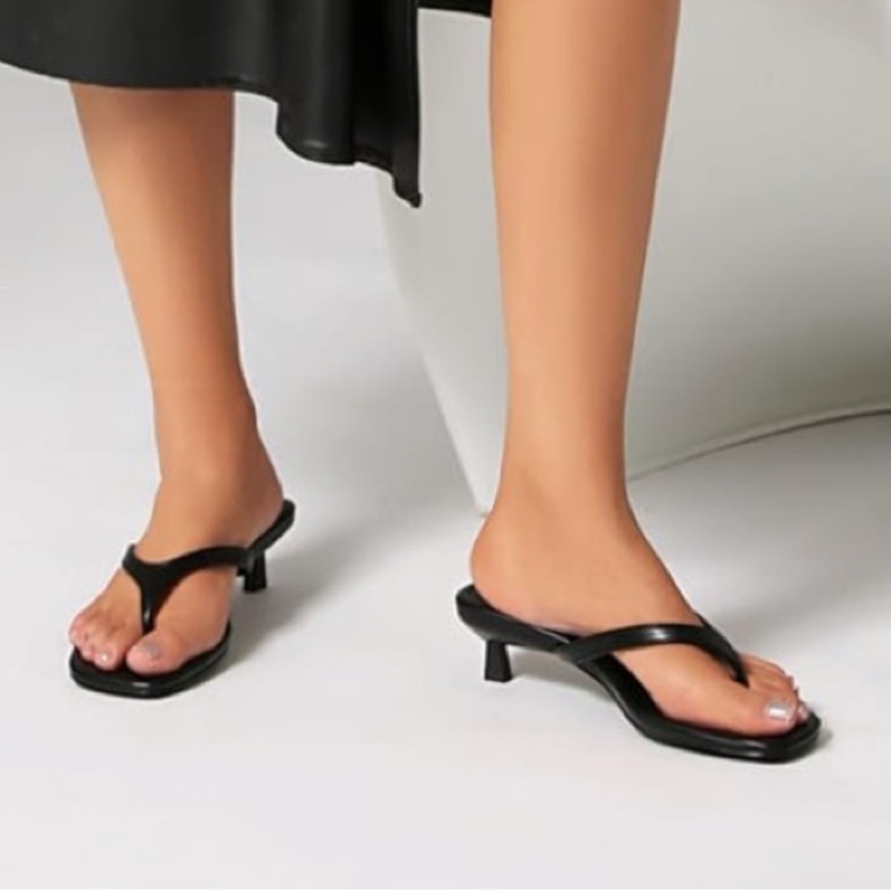 NIB black kitten heels